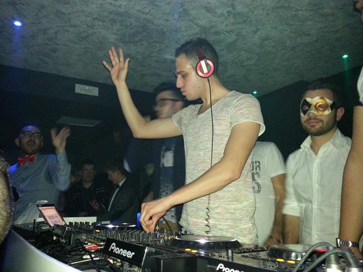 DJ Crescendo - performance photo 16