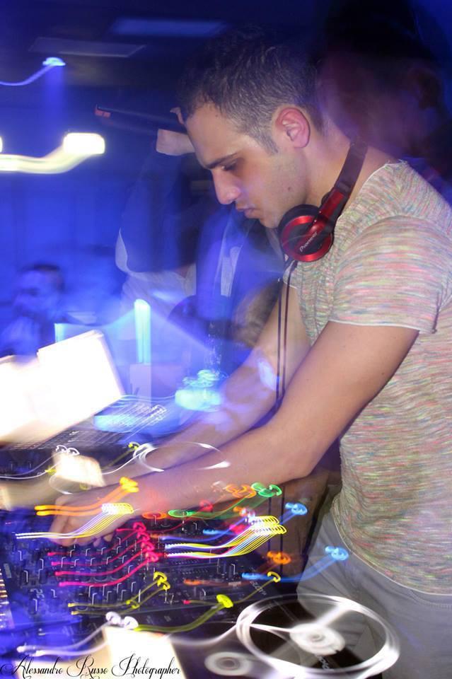 DJ Crescendo - performance photo 15