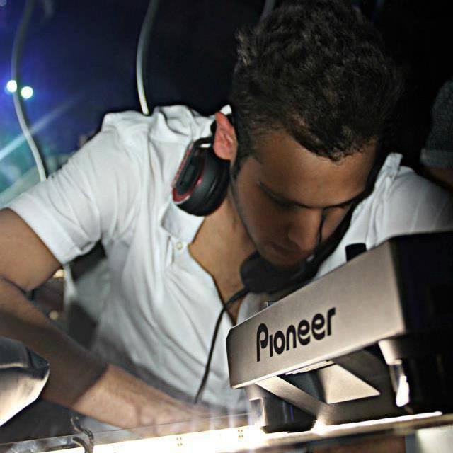 DJ Crescendo - performance photo 13
