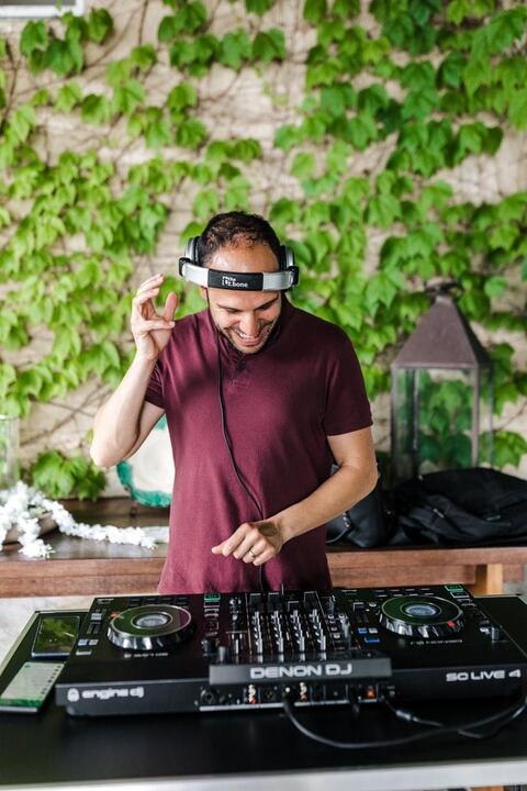 DJ Crescendo - performance photo 3