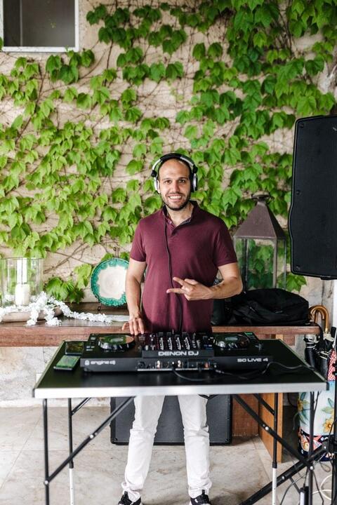DJ Crescendo - performance photo 1
