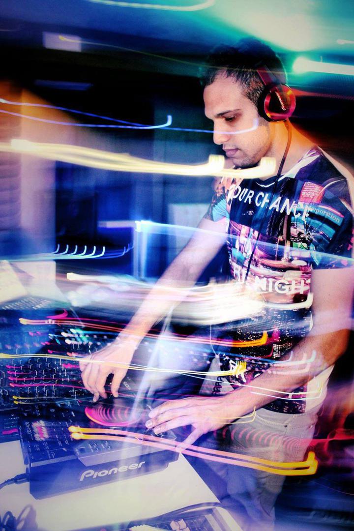 DJ Crescendo - performance photo 17