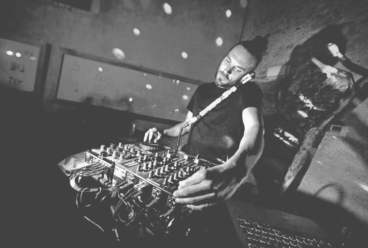 DJ Zano - performance photo 12