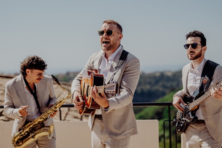 Riviera Roaming Band - performance photo 15