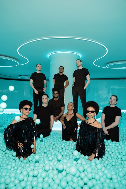 Cosmic - performance photo 3