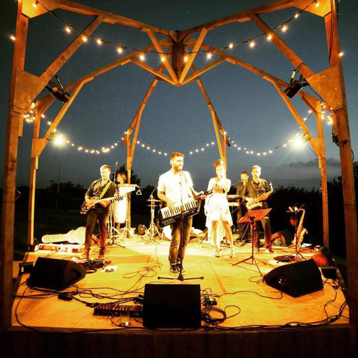 Glam Funk Band - performance photo 19