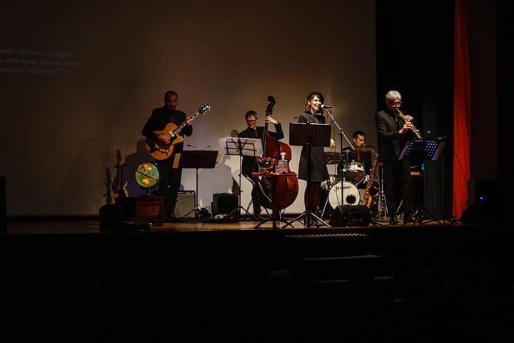 French Swing Band - performance photo 12