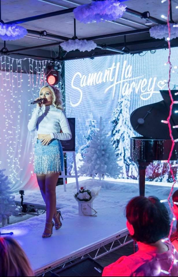 Samantha Harvey - performance photo 15