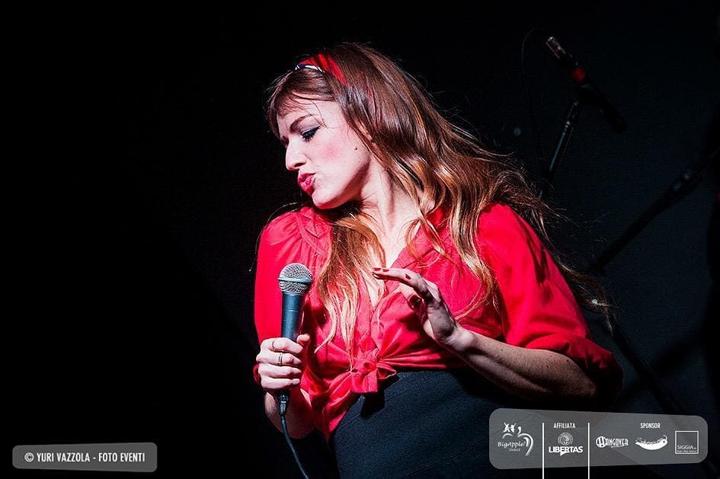 Tania Sings - performance photo 3