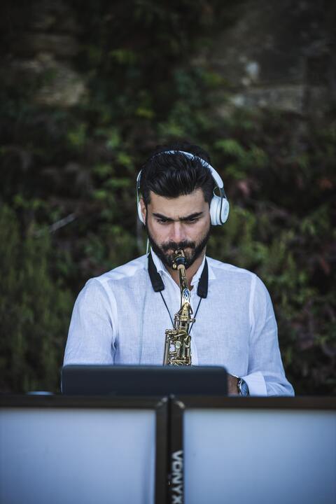 Toni On Sax - performance photo 15