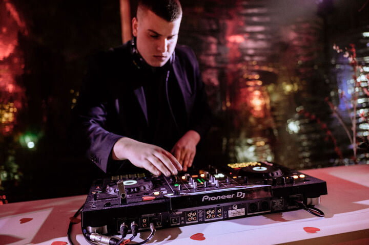 DJ Leo - performance photo 20