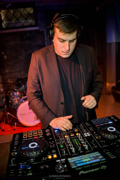 DJ Leo - performance photo 4