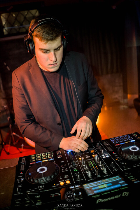 DJ Leo - performance photo 5