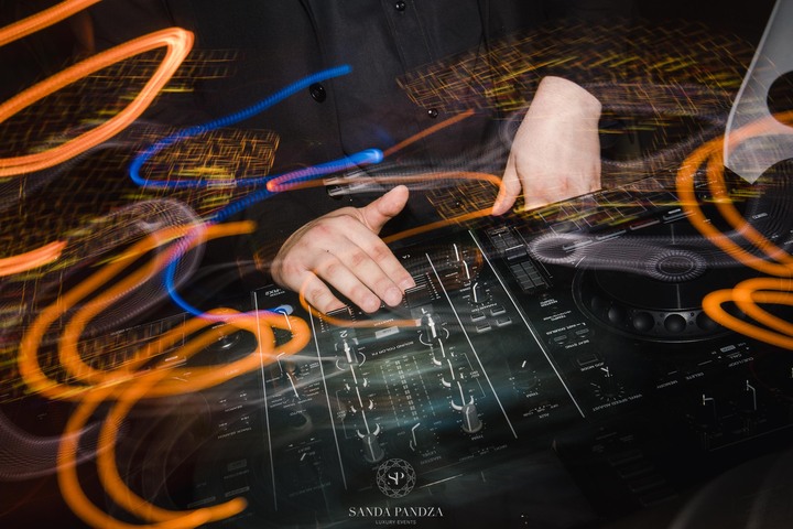 DJ Leo - performance photo 23