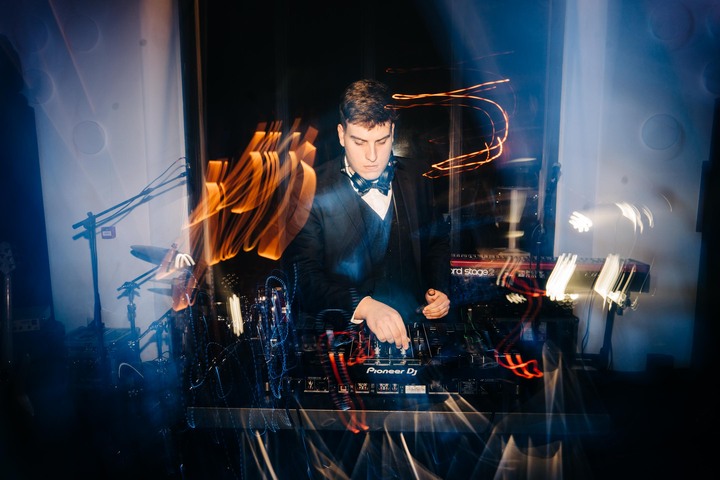 DJ Leo - performance photo 3