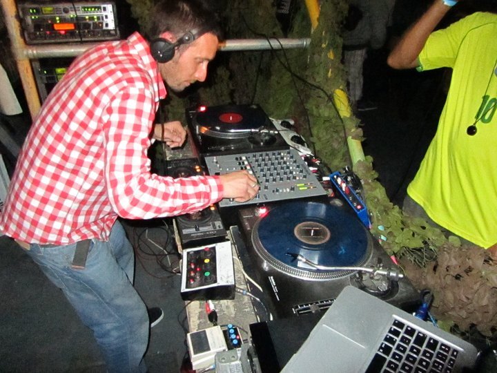 DJ Chris - performance photo 16