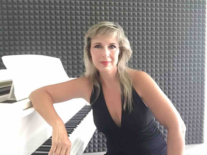 Sonia Pianist - performance photo 6