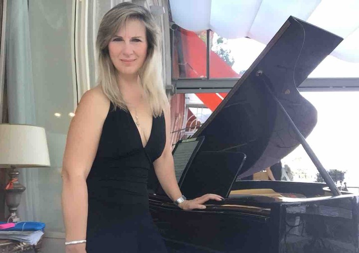 Sonia Pianist - performance photo 8