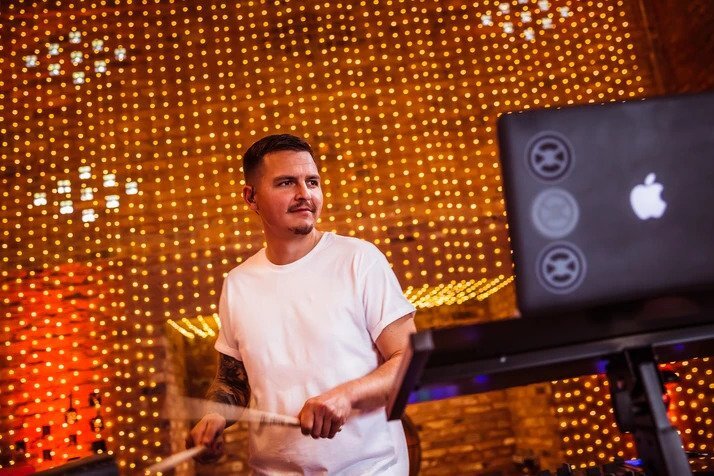DJ On Drums - performance photo 15