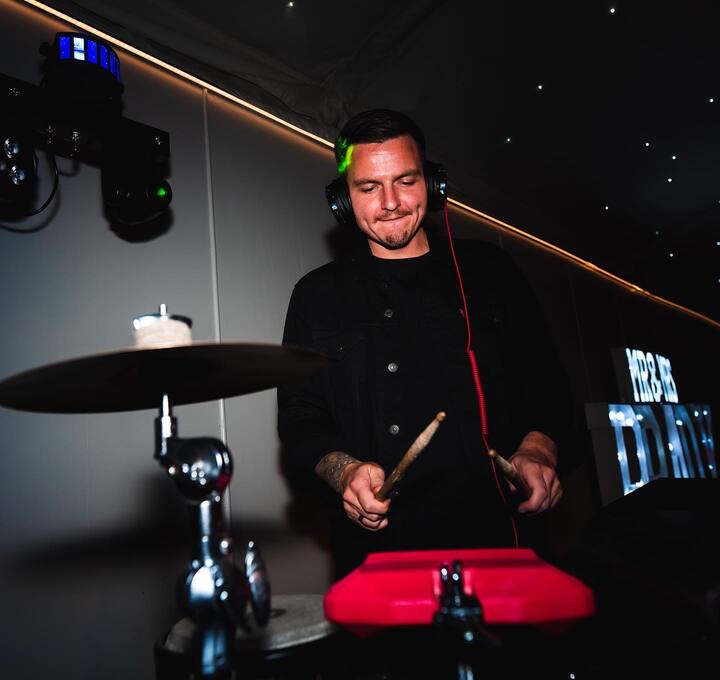 DJ On Drums - performance photo 6