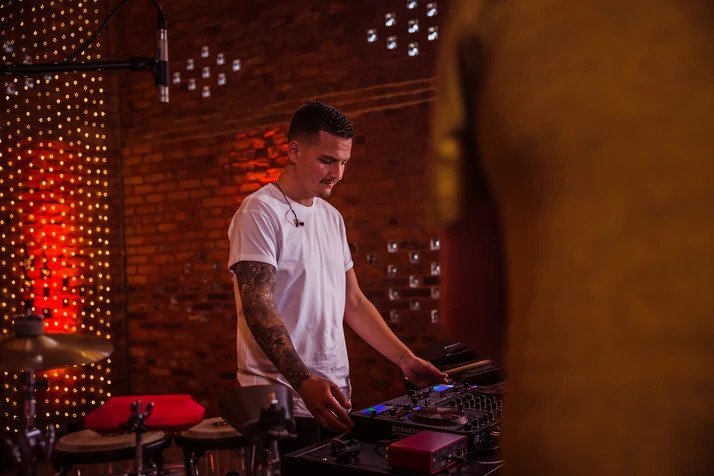 DJ On Drums - performance photo 13