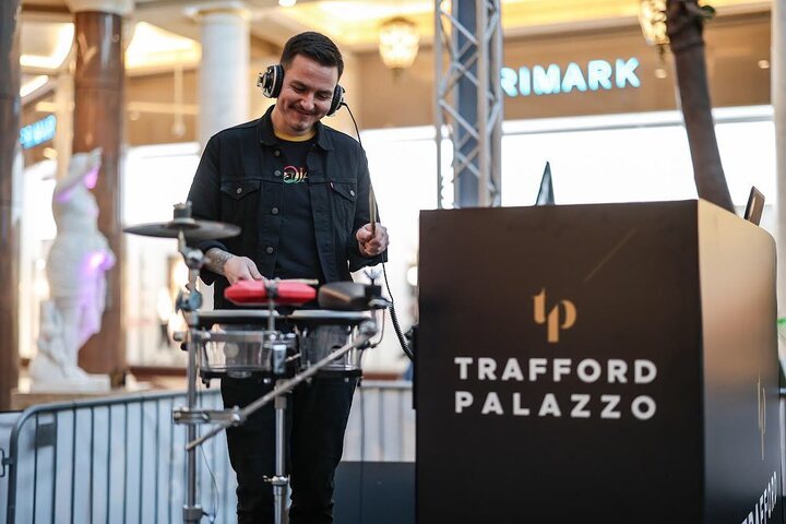 DJ On Drums - performance photo 4