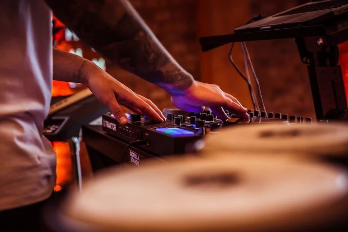 DJ On Drums - performance photo 17