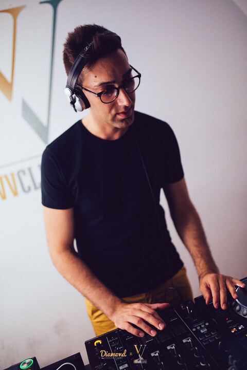 DJ Dee - performance photo 5