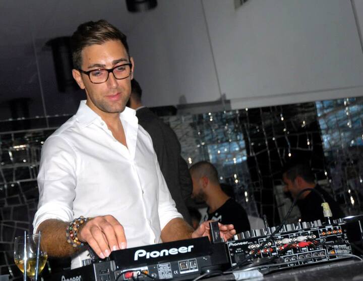 DJ Dee - performance photo 1