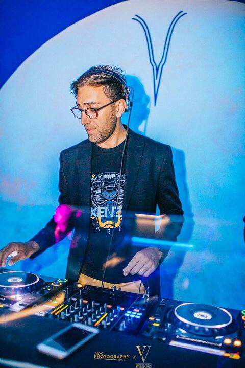 DJ Dee - performance photo 3