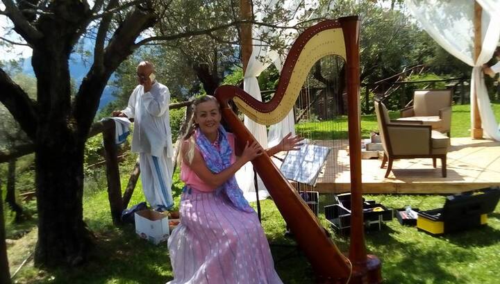 The Siena Harpist & Singer - performance photo 4