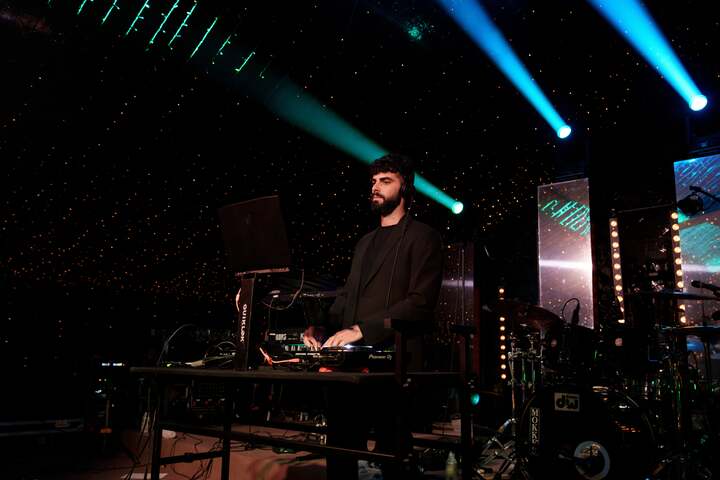 DJ Leon - performance photo 1