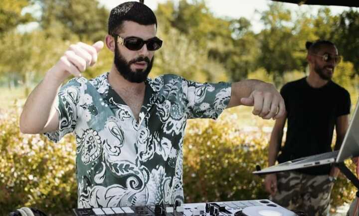 DJ Leon - performance photo 10