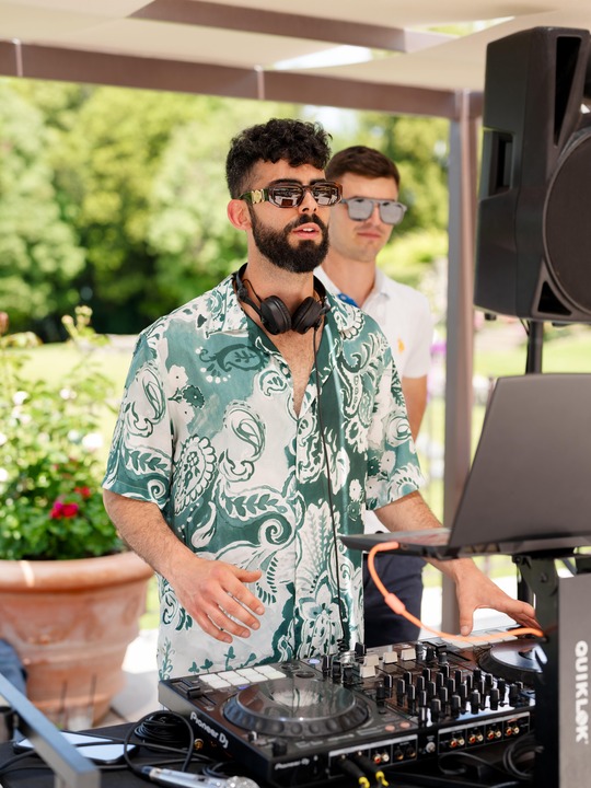DJ Leon - performance photo 3