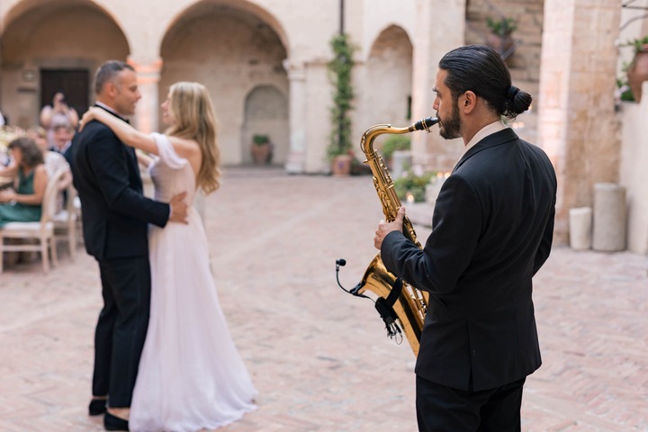 Italian Sax & DJ - performance photo 2