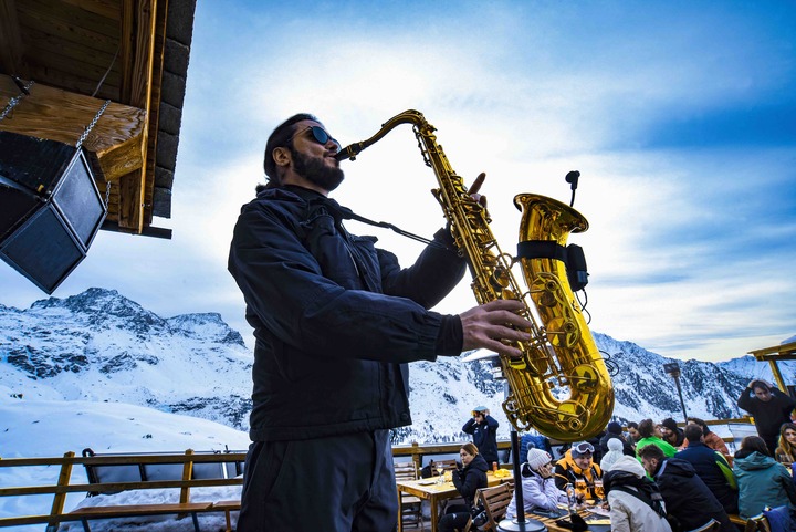 Italian Sax & DJ - performance photo 35