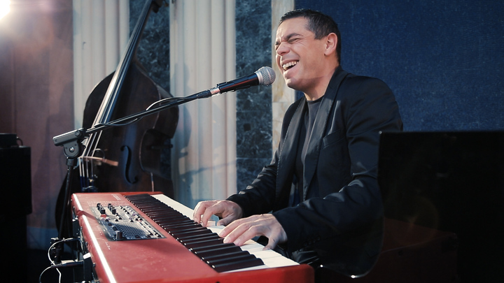 Max Sings - performance photo 9