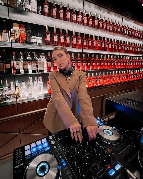The Milan DJ - performance photo 8