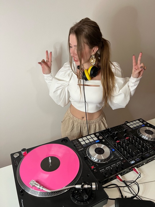 The Milan DJ - performance photo 1