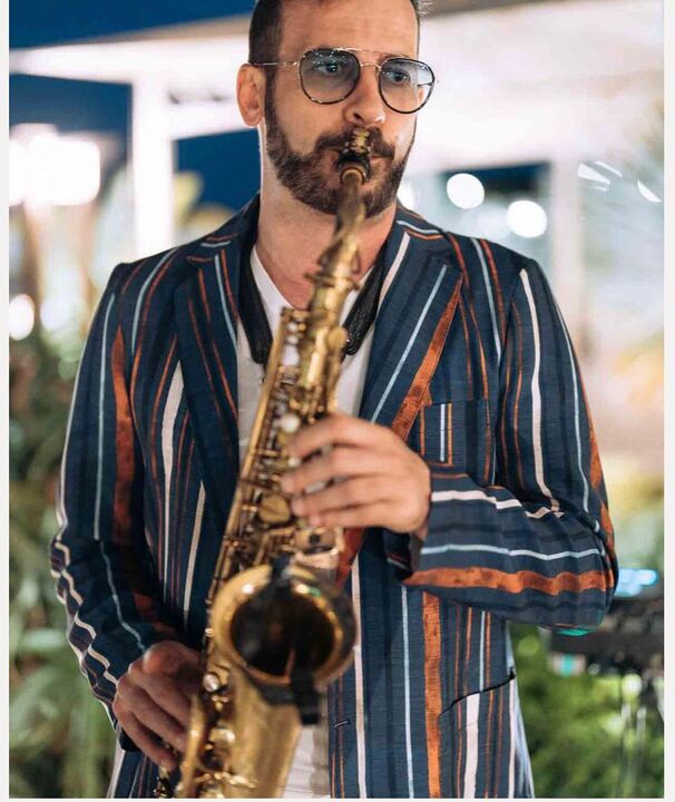 Roma Sax & DJ - performance photo 3