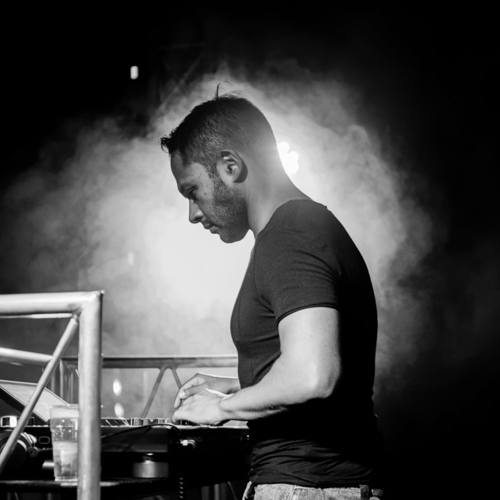 DJ Edo - performance photo 1