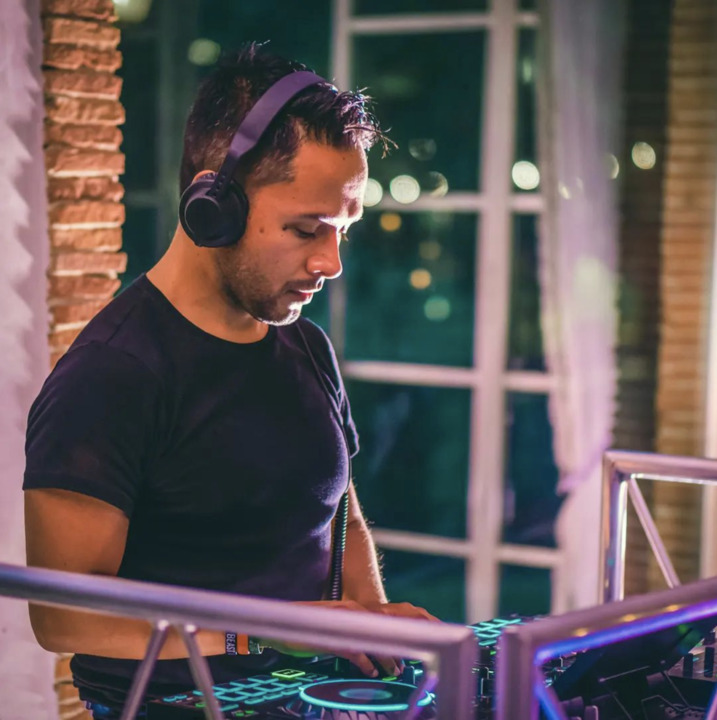 DJ Edo - performance photo 13