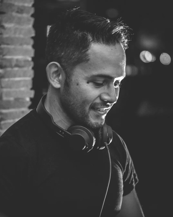 DJ Edo - performance photo 6
