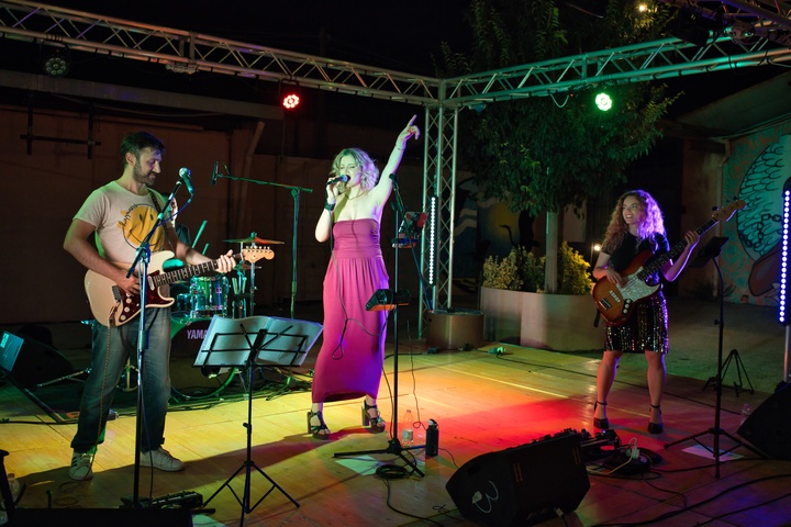 Silver Screen - performance photo 7
