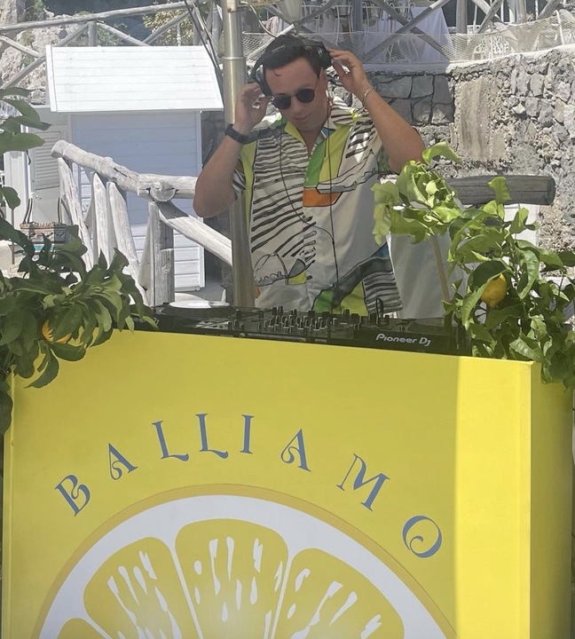 DJ Capri Grooves - performance photo 11