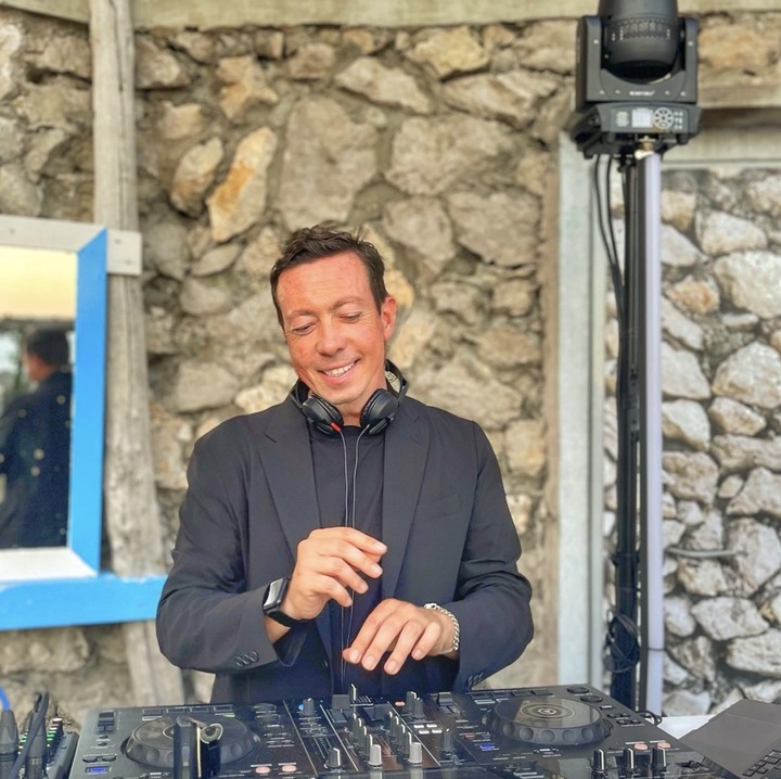 DJ Capri Grooves - performance photo 1