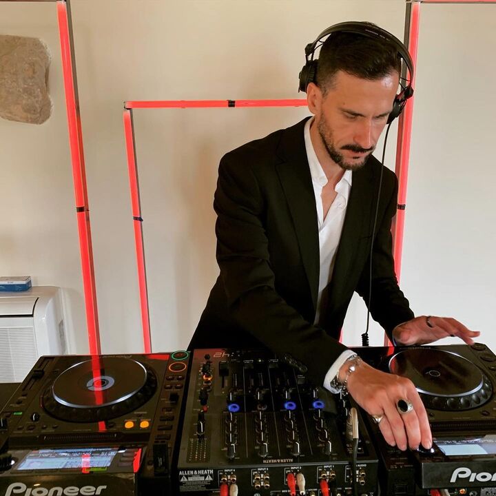 DJ Otsis - performance photo 6