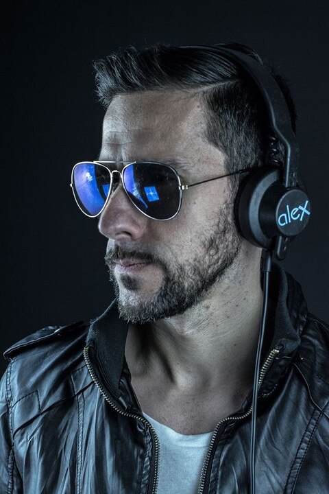 DJ Otsis - performance photo 12