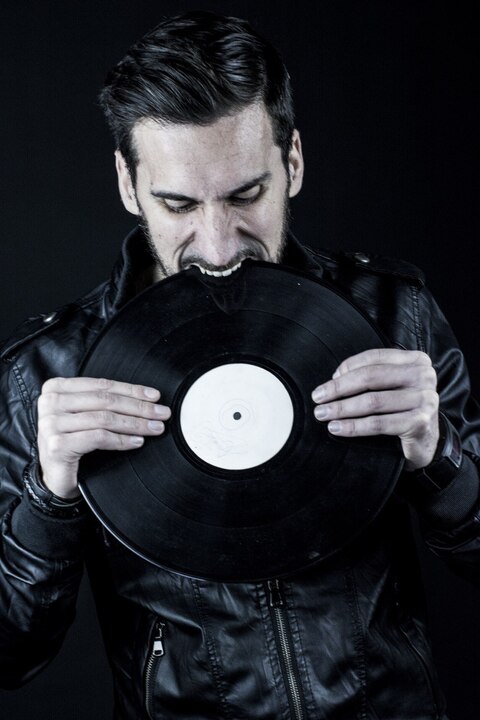 DJ Otsis - performance photo 9