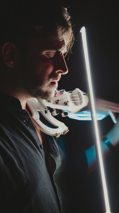 The LED Violinist - performance photo 10